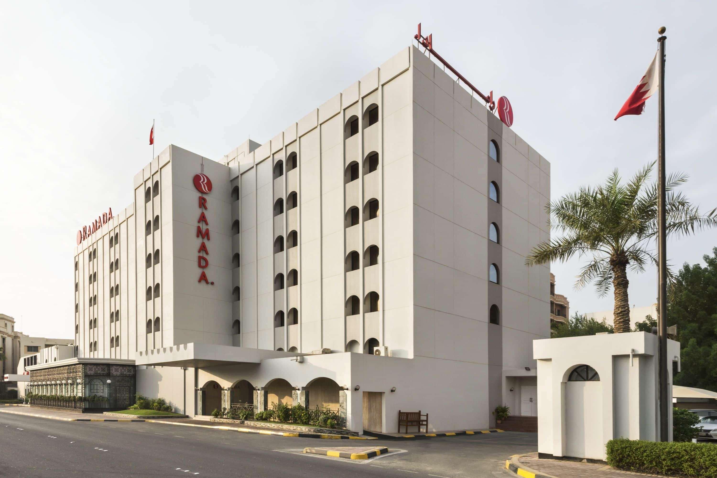 Hotel Ramada By Wyndham Bahrain Manama Exterior foto
