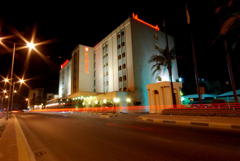 Hotel Ramada By Wyndham Bahrain Manama Exterior foto