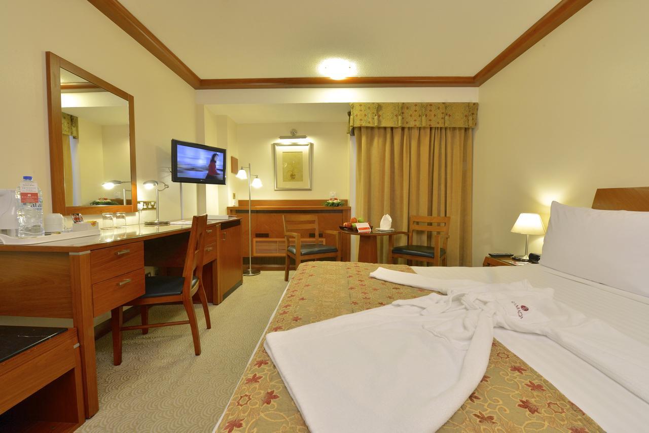 Hotel Ramada By Wyndham Bahrain Manama Exterior foto