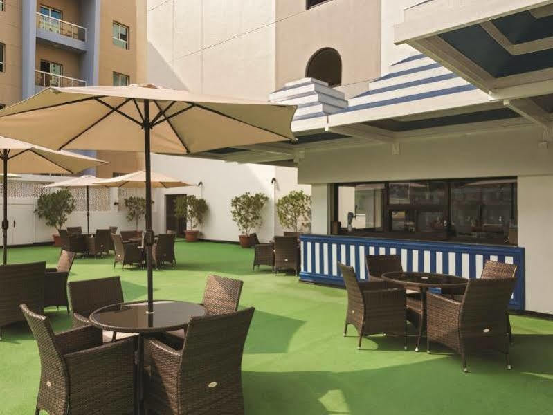 Hotel Ramada By Wyndham Bahrain Manama Exterior foto