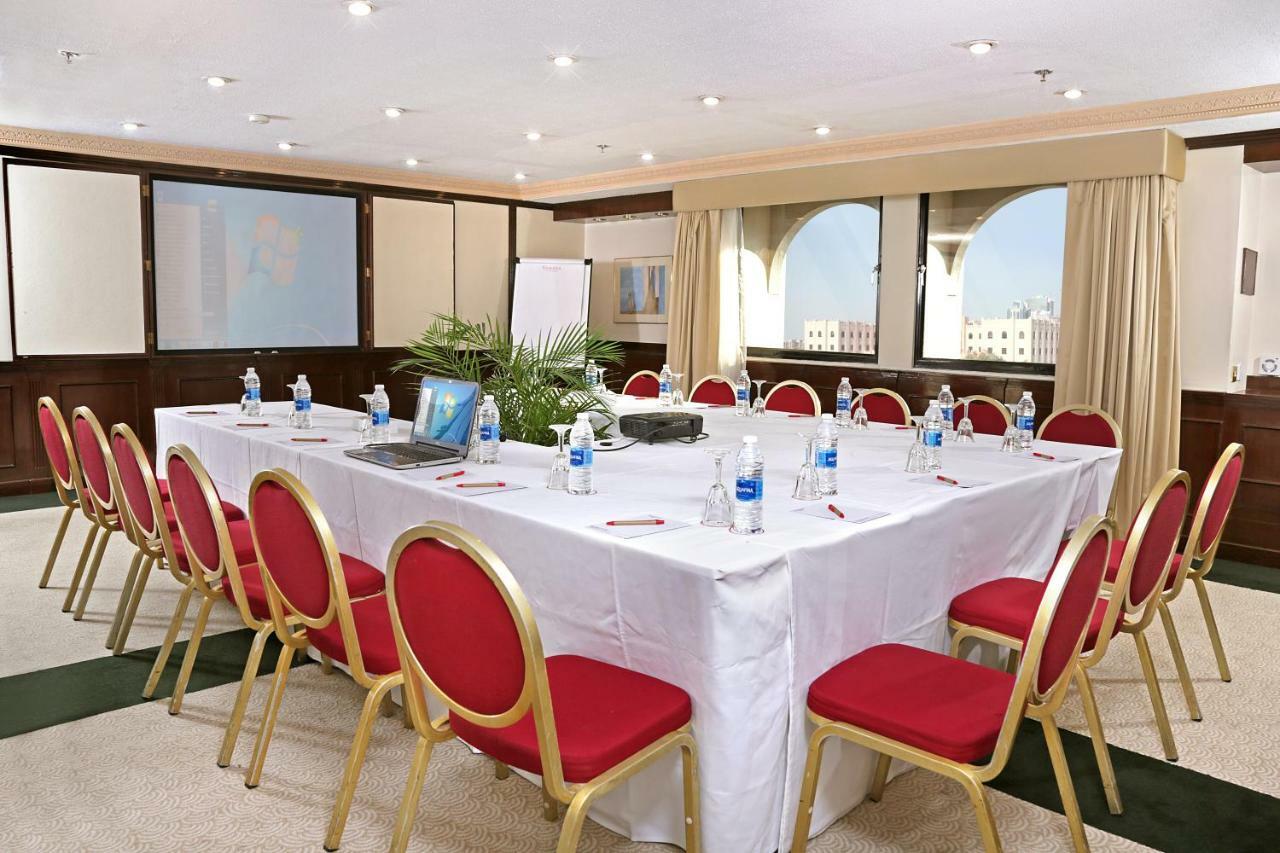 Hotel Ramada By Wyndham Bahrain Manama Exterior foto