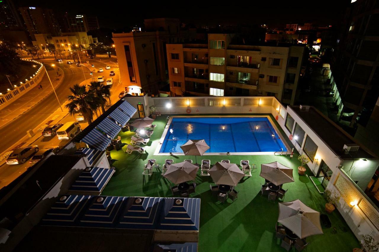 Hotel Ramada By Wyndham Bahrain Manama Exterior foto