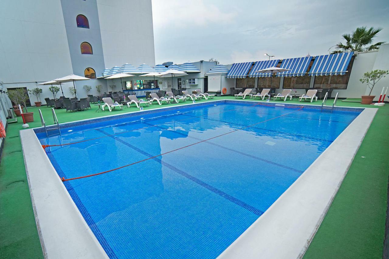 Hotel Ramada By Wyndham Bahrain Manama Exterior foto
