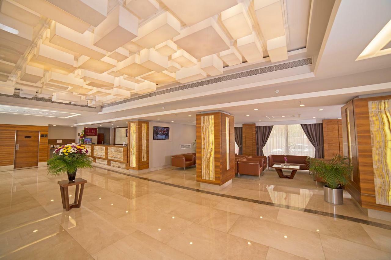 Hotel Ramada By Wyndham Bahrain Manama Exterior foto